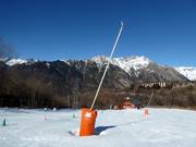 Enneigement par canons à neige dans le domaine skiable de Cerler