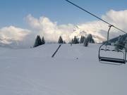 Vue sur le tapis roulant depuis le télésiège quatre places Ecole