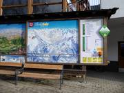 Panneau d'information à la station de vallée à Oetz