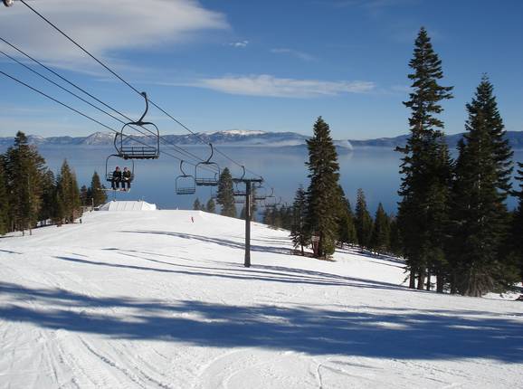 Large piste au télésiège triple Madden