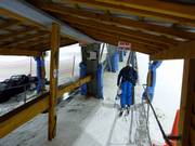 Embarquement double aux tapis roulants