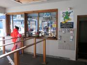 Personnel amical à la caisse