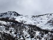 Vue sur la zone pour skieurs expérimentés au télésiège quadruple Interceptor