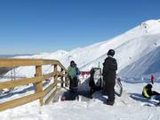 Le personnel est également toujours présent au tapis roulant.