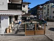 Après-ski convivial dans la vallée à Vigo di Fassa