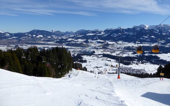 Skier dans le parc naturel de la Nagelfluhkette