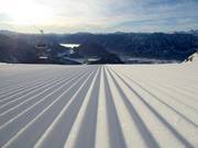 Piste fraîchement préparée dans le domaine skiable Loser