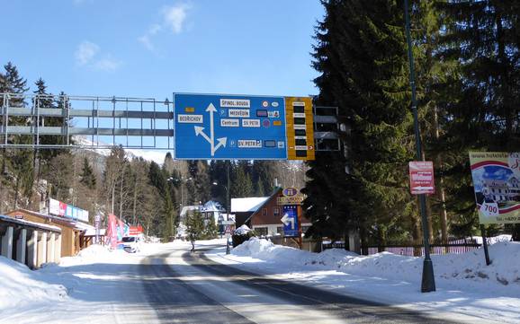 Sudètes tchèques: Accès aux domaines skiables et parkings – Accès, parking Špindlerův Mlýn