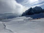De larges pistes de glacier permettent de réaliser tous vos rêves de carving !