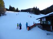 Vue sur la piste de ski à Ehenbichl près de Reutte