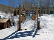 Panneau d'information dans la station de ski