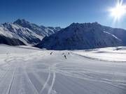 Piste facile et large sur le plateau du Schafberg