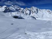 Descente du glacier de Morteratsch avec le Piz Bernina (4049 m) et le Piz Morteratsch (3751 m)