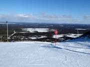 Signalisation des pistes dans le domaine skiable de Pyhä