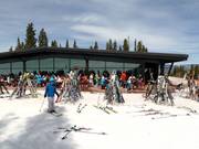 Merry Go Round à la station intermédiaire