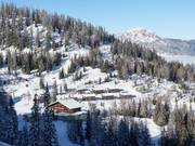 Vue sur l'Almresort Sommerschnee et le Bottinghaus