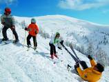 À Bad Kleinkirchheim, l'euro des familles pèse dans la balance ! Les enfants jusqu'à 12 ans skient pour un euro par jour.