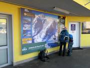 Panneau d'information à la station de vallée