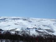 Vue depuis la route E10 sur le domaine skiable