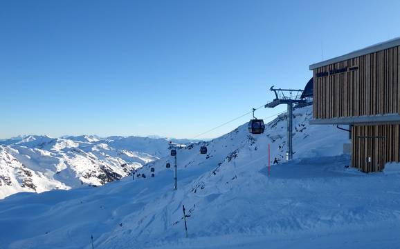 Skier dans la Zillertal (vallée de la Ziller)