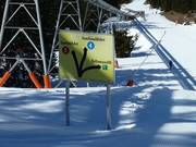 Panneaux de signalisation dans le domaine skiable