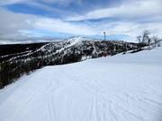 Dans le domaine skiable de Vemdalsskalet, il y a beaucoup de neige.