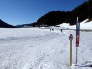 Piste de ski de fond dans la vallée près de Filzmoos