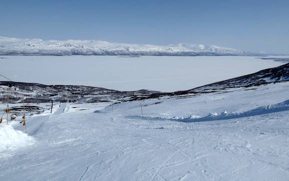 Le plus grand dénivelé en Laponie suédoise – domaine skiable Fjällby – Björkliden