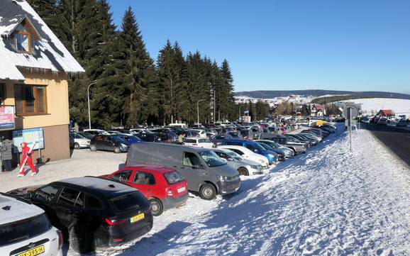 Ústí nad Labem: Accès aux domaines skiables et parkings – Accès, parking Klínovec (Keilberg)