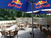 Par beau temps, la terrasse ensoleillée vous invite à la détente.