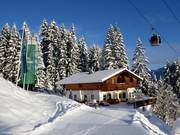 Chalet de ski à la descente vers la vallée Hochzillertal