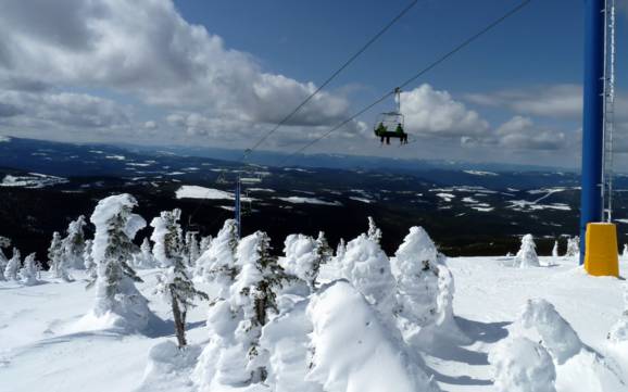 Skier dans les Kootenay Rockies (Rocheuses de Kootenay)