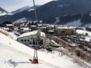 Sporthotel Sillian en face de la gare aval (bâtiment jaune)