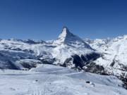Vue sur le domaine skiable de Zermatt et Cervin