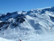 Le Roc Merlet en face s'élève à plus de 2700 m d'altitude